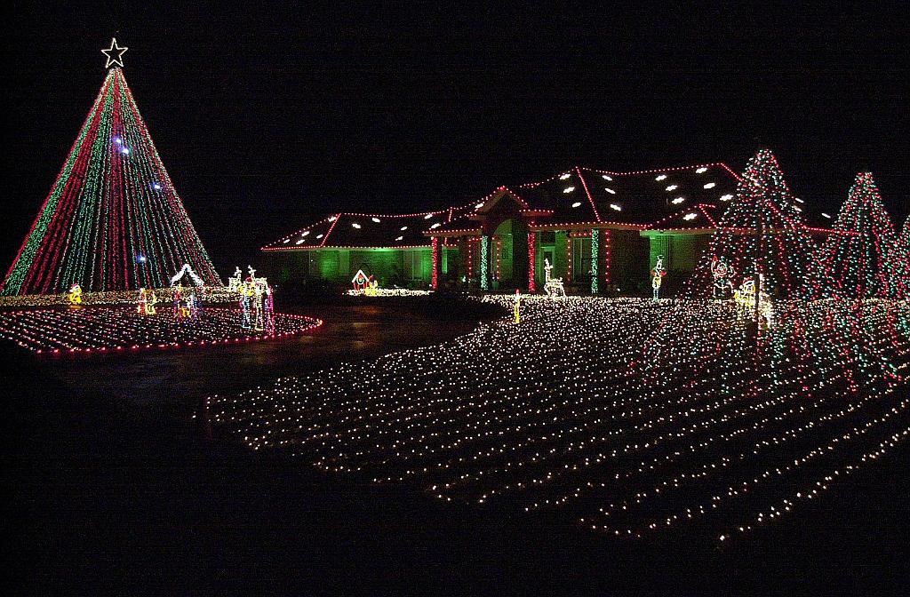 11-31lights1.jpg - Photo taken November 2008 by Sam Kaufman, Andrews County New.