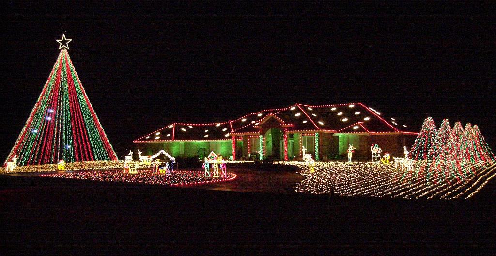 11-31lights2.jpg - Photo taken November 2008 by Sam Kaufman, Andrews County New.