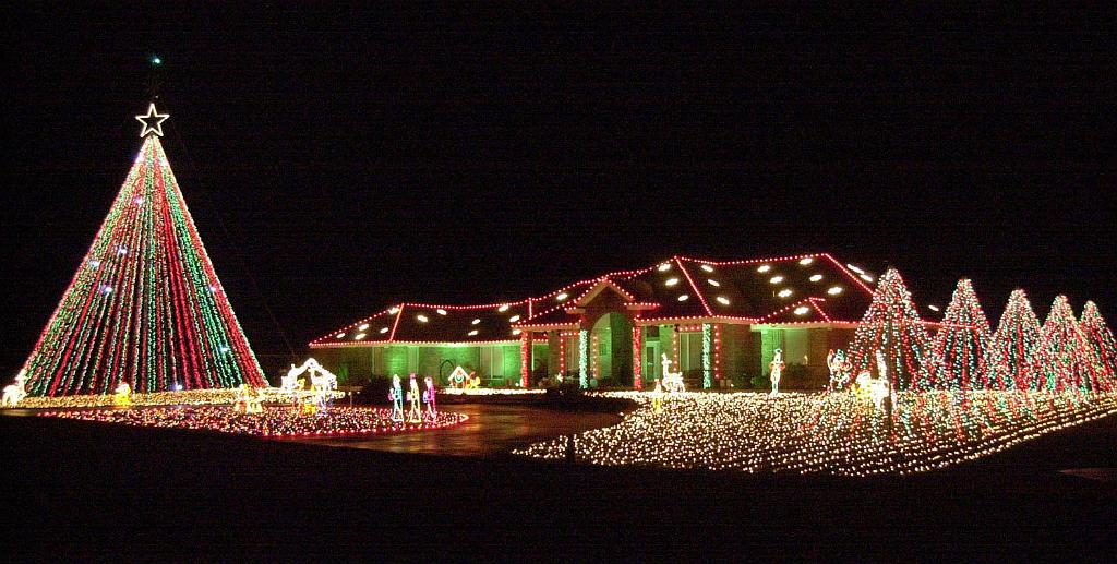 11-31lights3.jpg - Photo taken November 2008 by Sam Kaufman, Andrews County New.